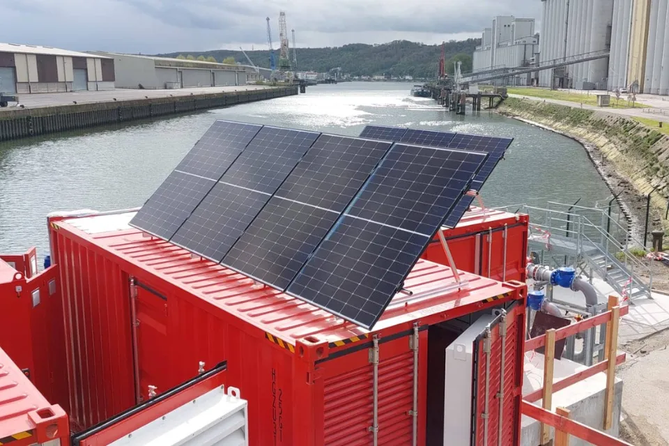 kit solaire sur un container
